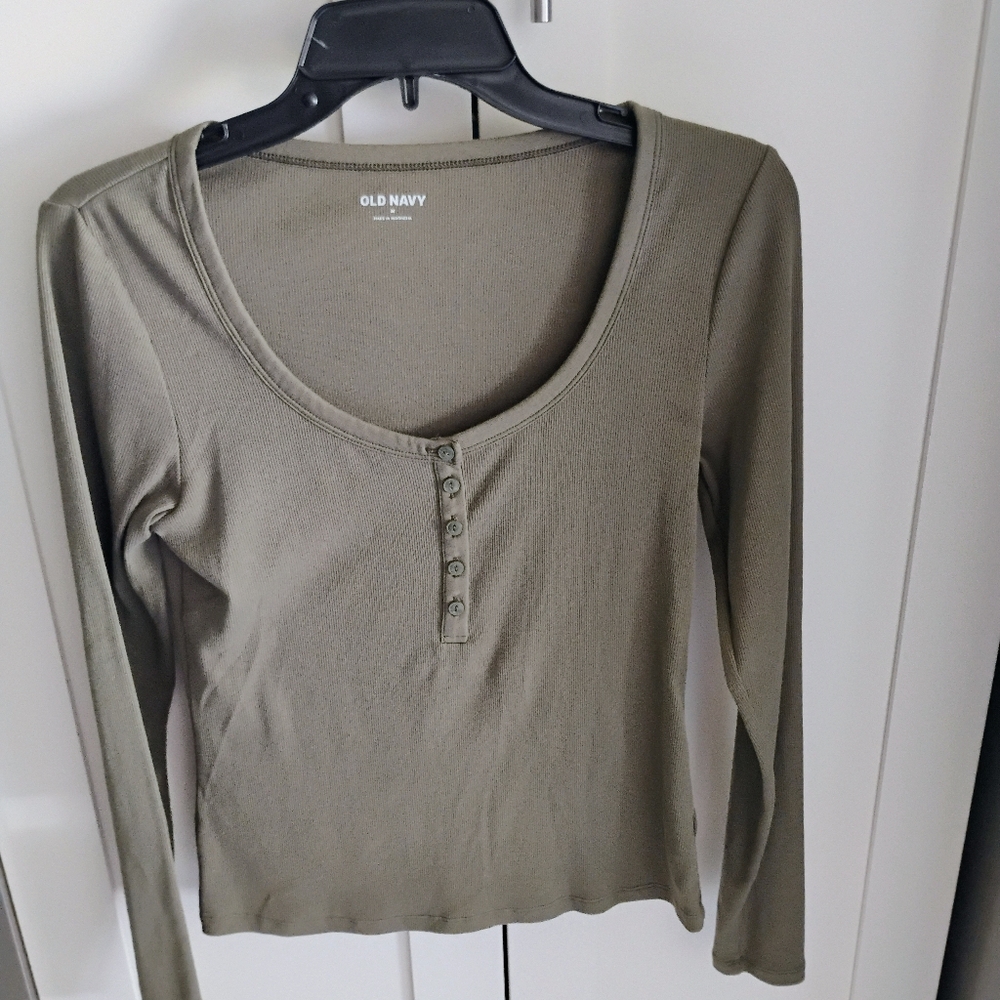 Old navy long sleeve olive green